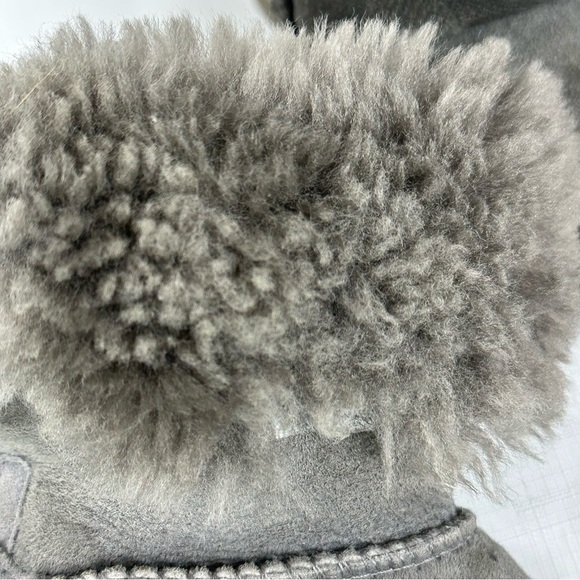 UGG Size 6 Bailey Button Gray Suede Shearling Boots - Picture 12 of 17